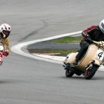 Vesparennen Nürburgring Kurve Zweikampf beim Vesparennen am Nürburgring